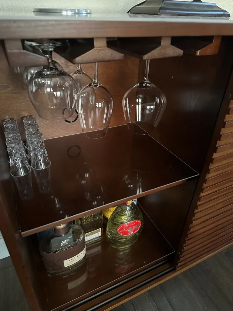 Shelf-acrylic-top.webp